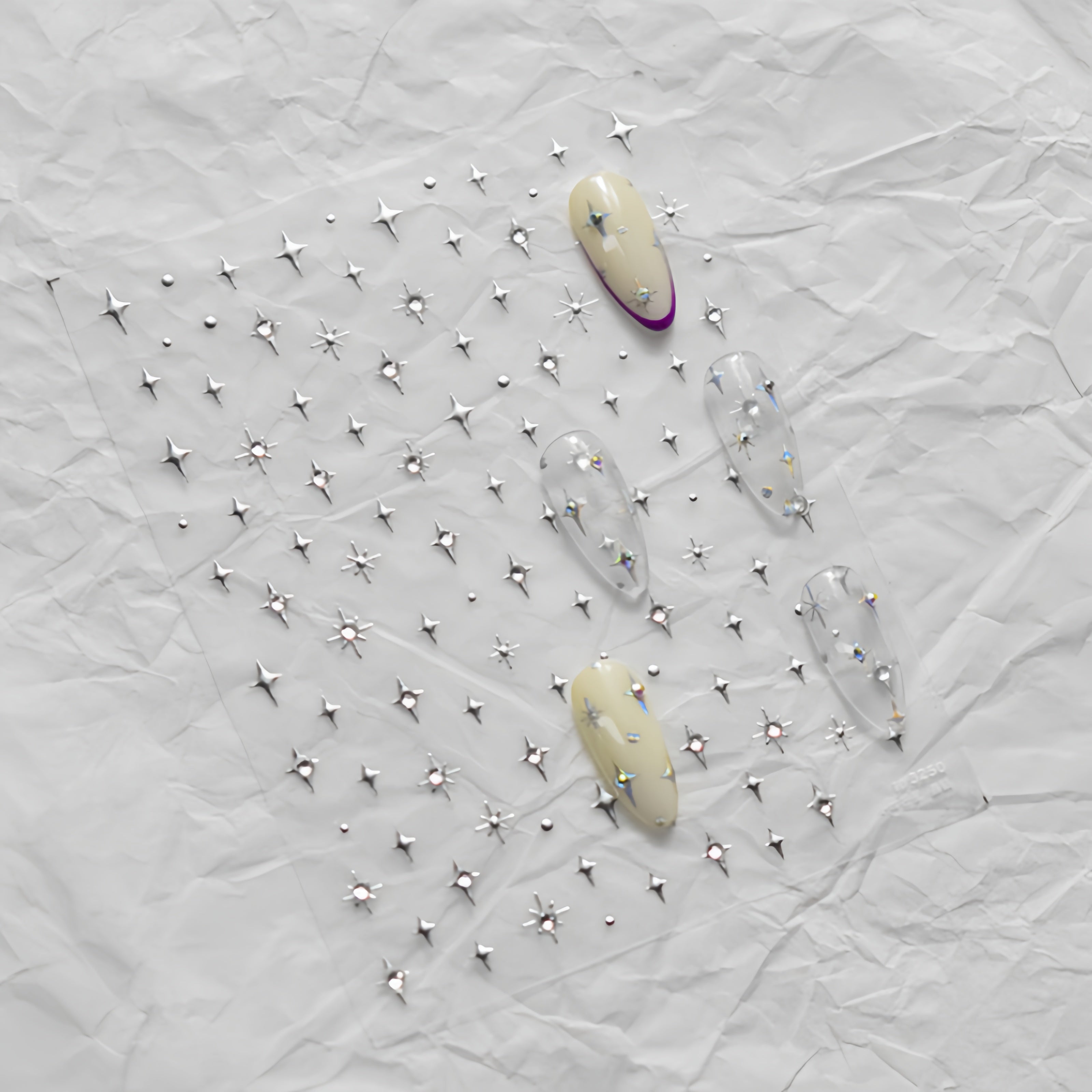 Nail art decorations with star-shaped rhinestones 